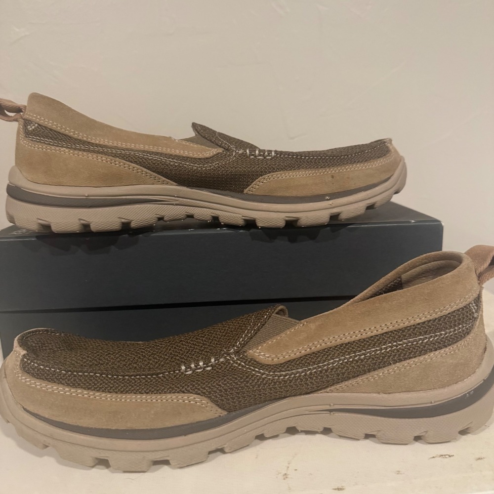Skechers Relaxed Fit Slip On Loafers Mens 8.5 Brown 64365 Excellent Suede Mesh